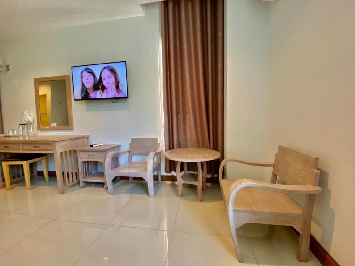 At Ruam Chok Hotel Chiang Mai Zewnętrze zdjęcie
