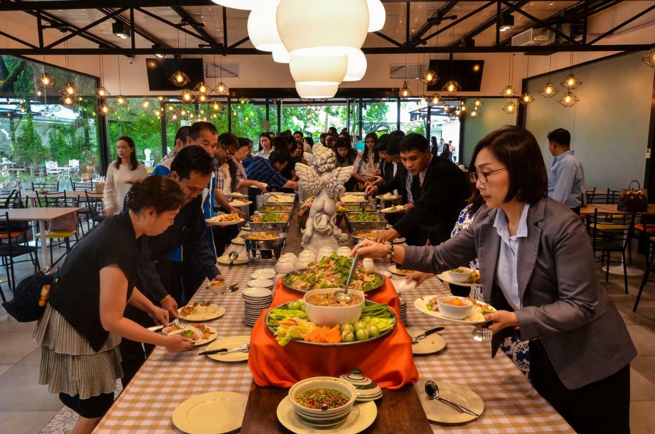 At Ruam Chok Hotel Chiang Mai Zewnętrze zdjęcie