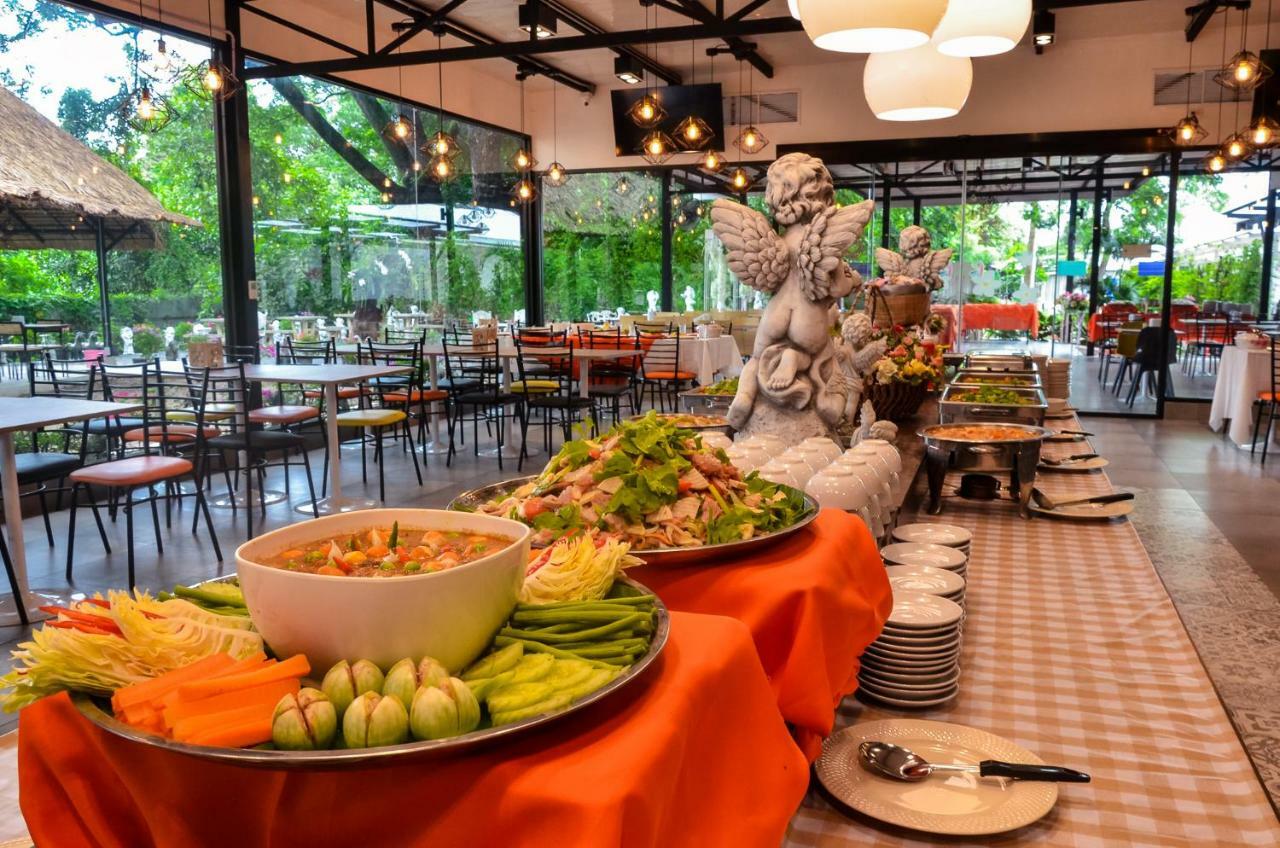 At Ruam Chok Hotel Chiang Mai Zewnętrze zdjęcie