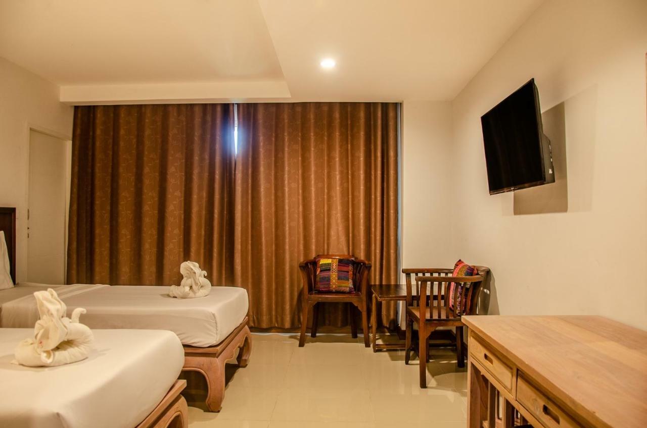 At Ruam Chok Hotel Chiang Mai Zewnętrze zdjęcie