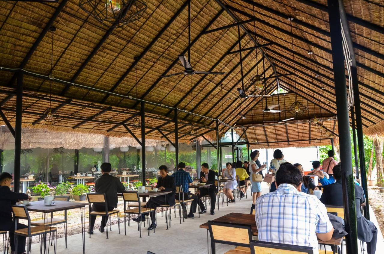 At Ruam Chok Hotel Chiang Mai Zewnętrze zdjęcie